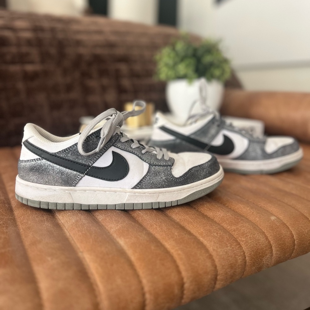 Nike dunk low 8.5 metallic silver charcoal